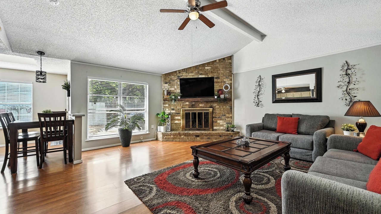 Photo of Livingroom in North Richland Hills