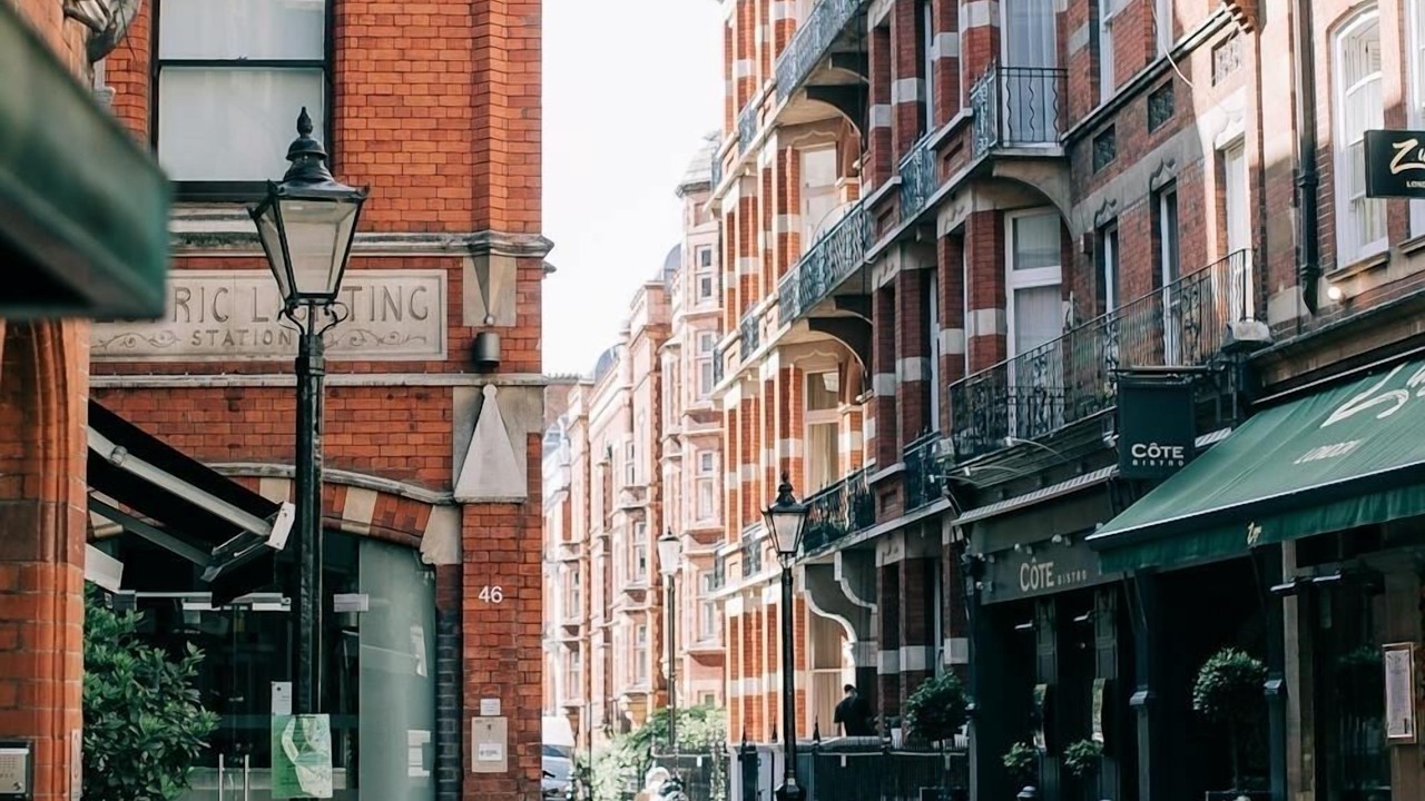 Photo of Others in Queen's Gate