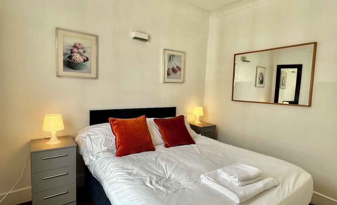 Photo of Bedroom in Queen's Gate