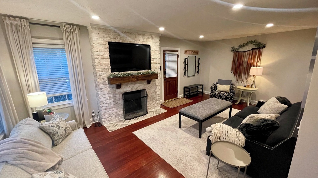 Photo of Livingroom in Jeffersontown