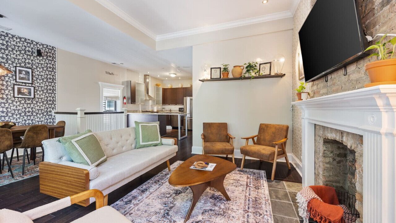 Photo of Livingroom in Wrigleyville