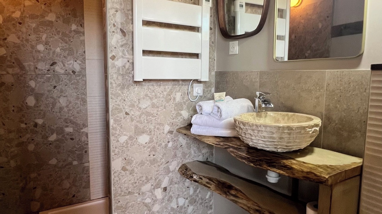 Photo of Bathroom in Molleges