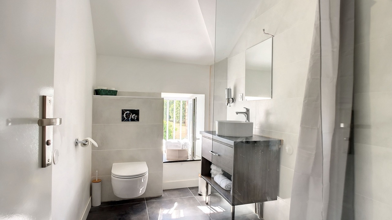 Photo of Bathroom in St-Meme-le-Tenu