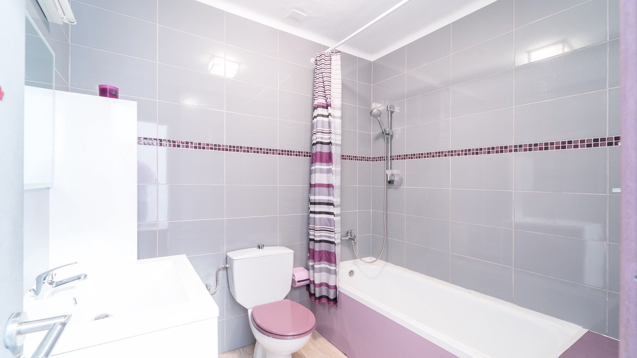 Photo of Bathroom in Roses