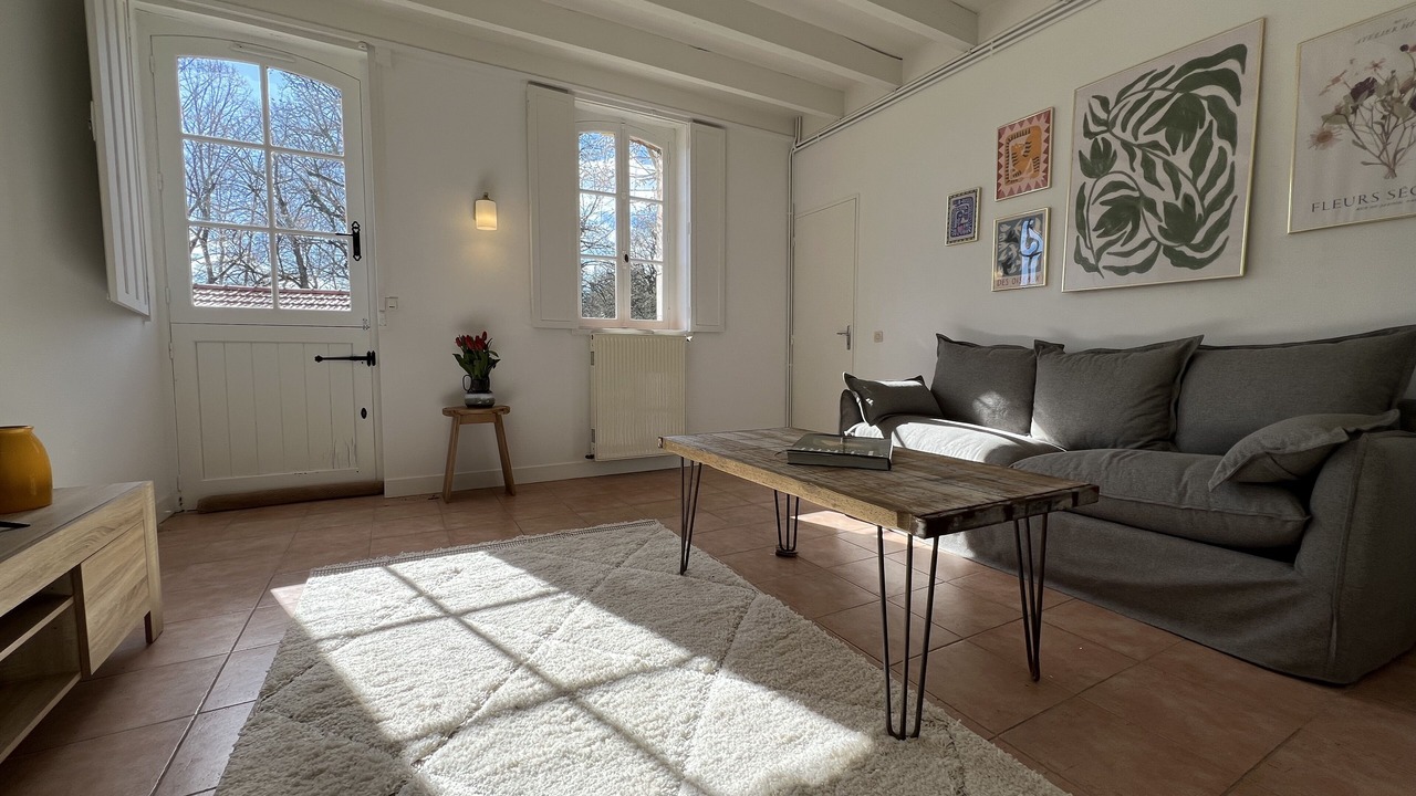 Photo of Livingroom in Thesee