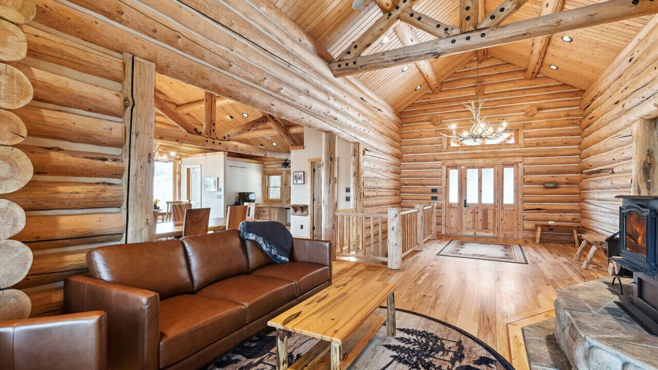 Photo of Livingroom in Victor