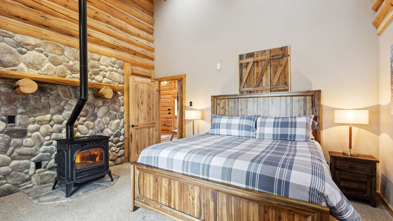 Photo of Others in Victor