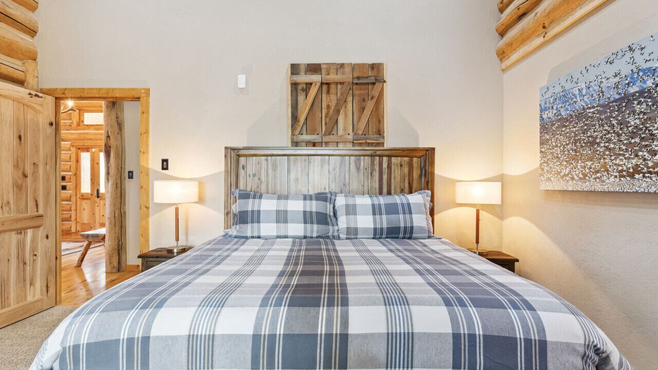 Photo of Others in Victor