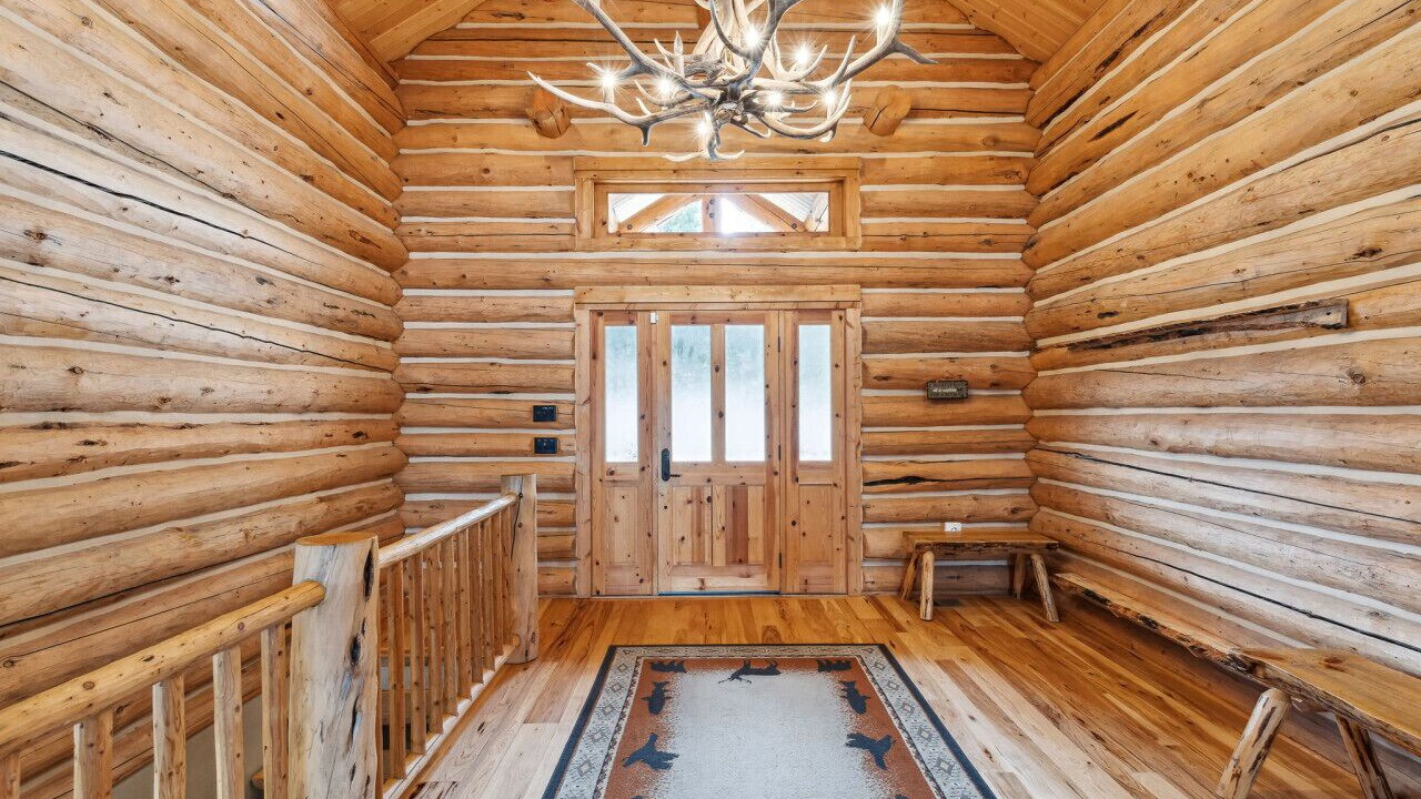 Photo of Others in Victor