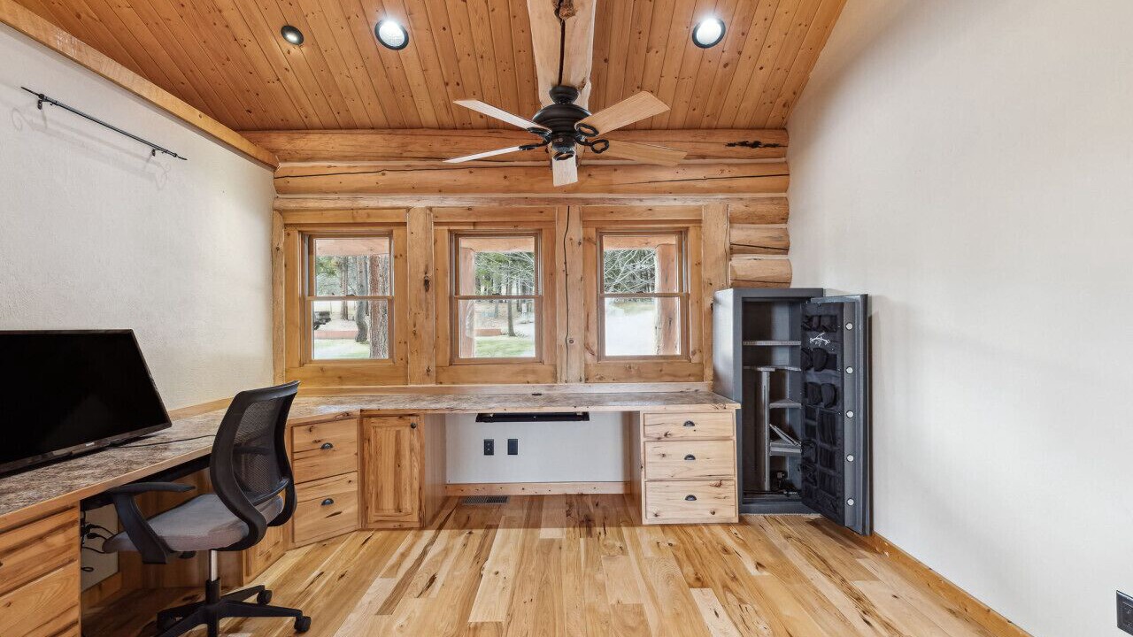 Photo of Others in Victor