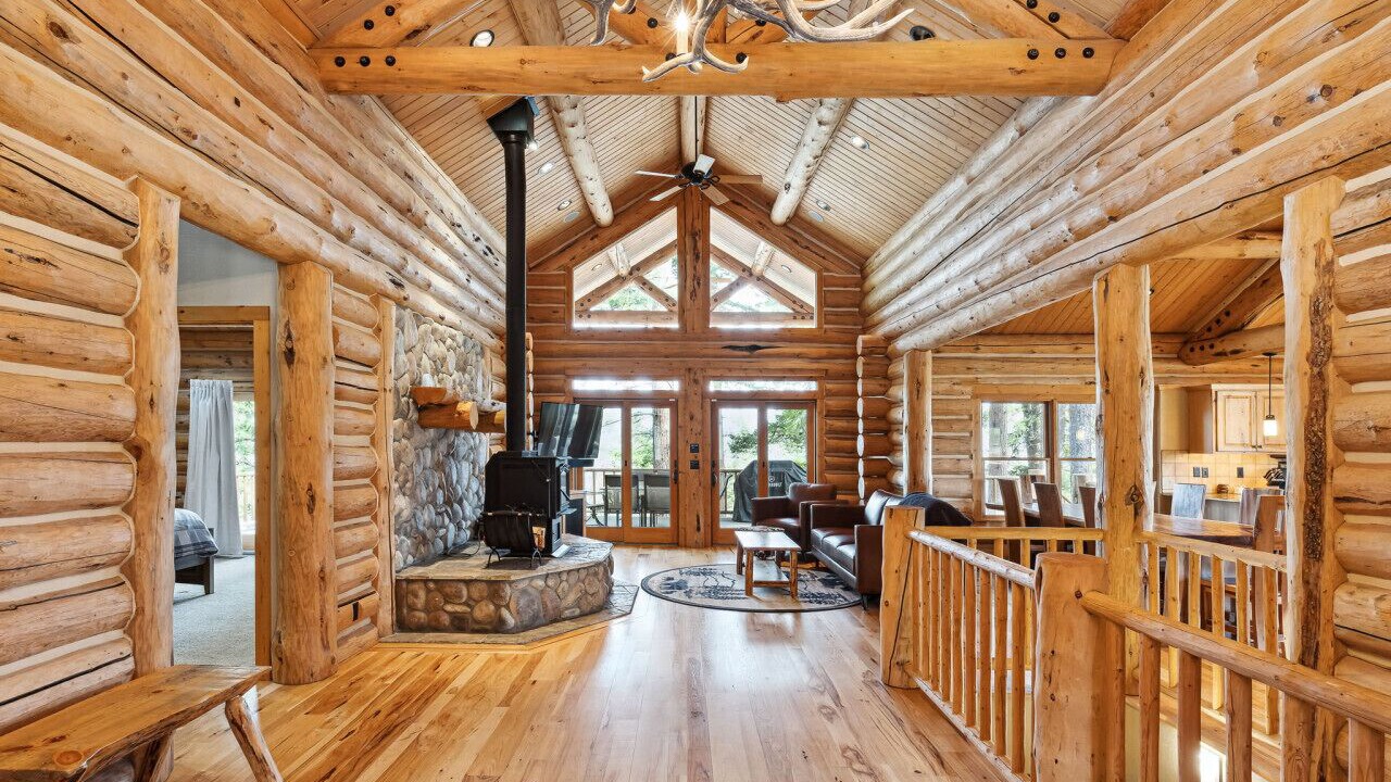 Photo of Others in Victor