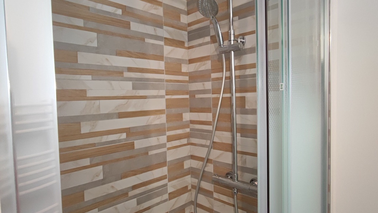 Photo of Bathroom in Rouen City Centre