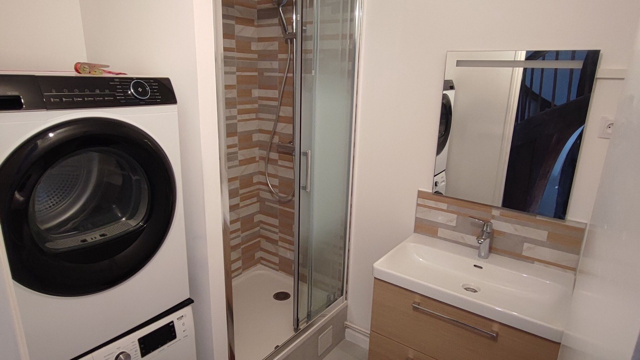 Photo of Bathroom in Rouen City Centre