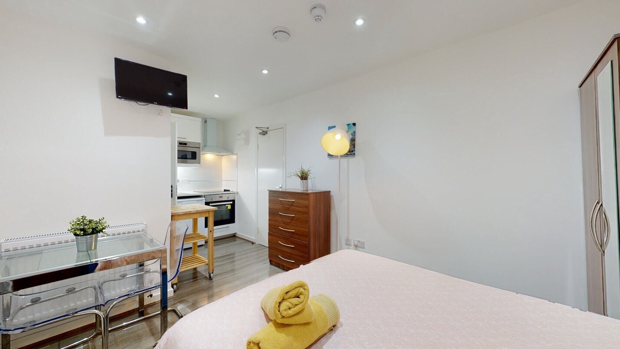 Photo of Bedroom in Mapesbury