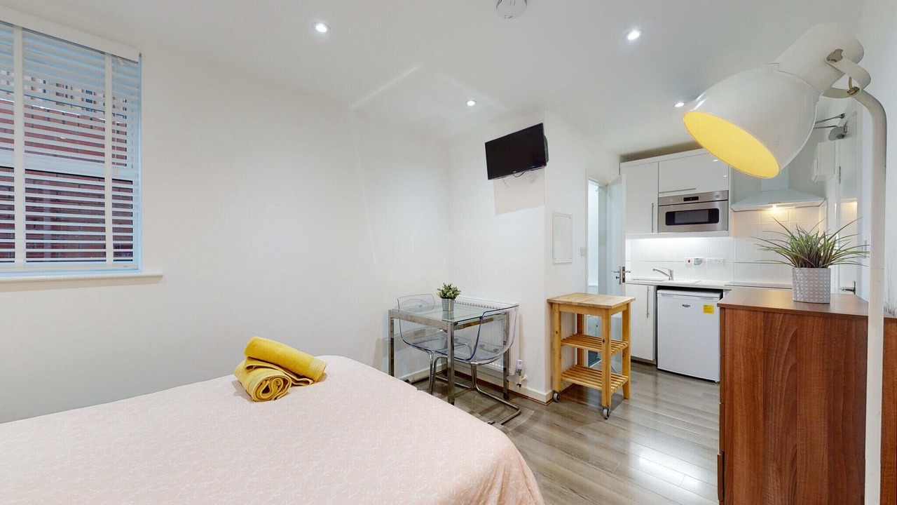 Photo of Bedroom in Mapesbury