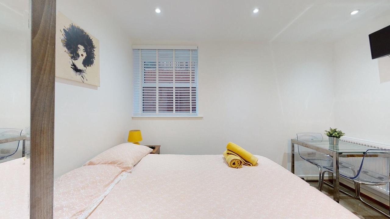 Photo of Bedroom in Mapesbury