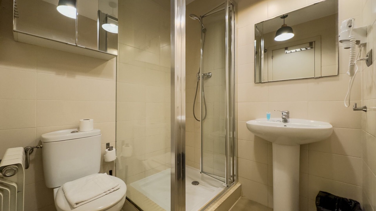 Photo of Bathroom in Sants