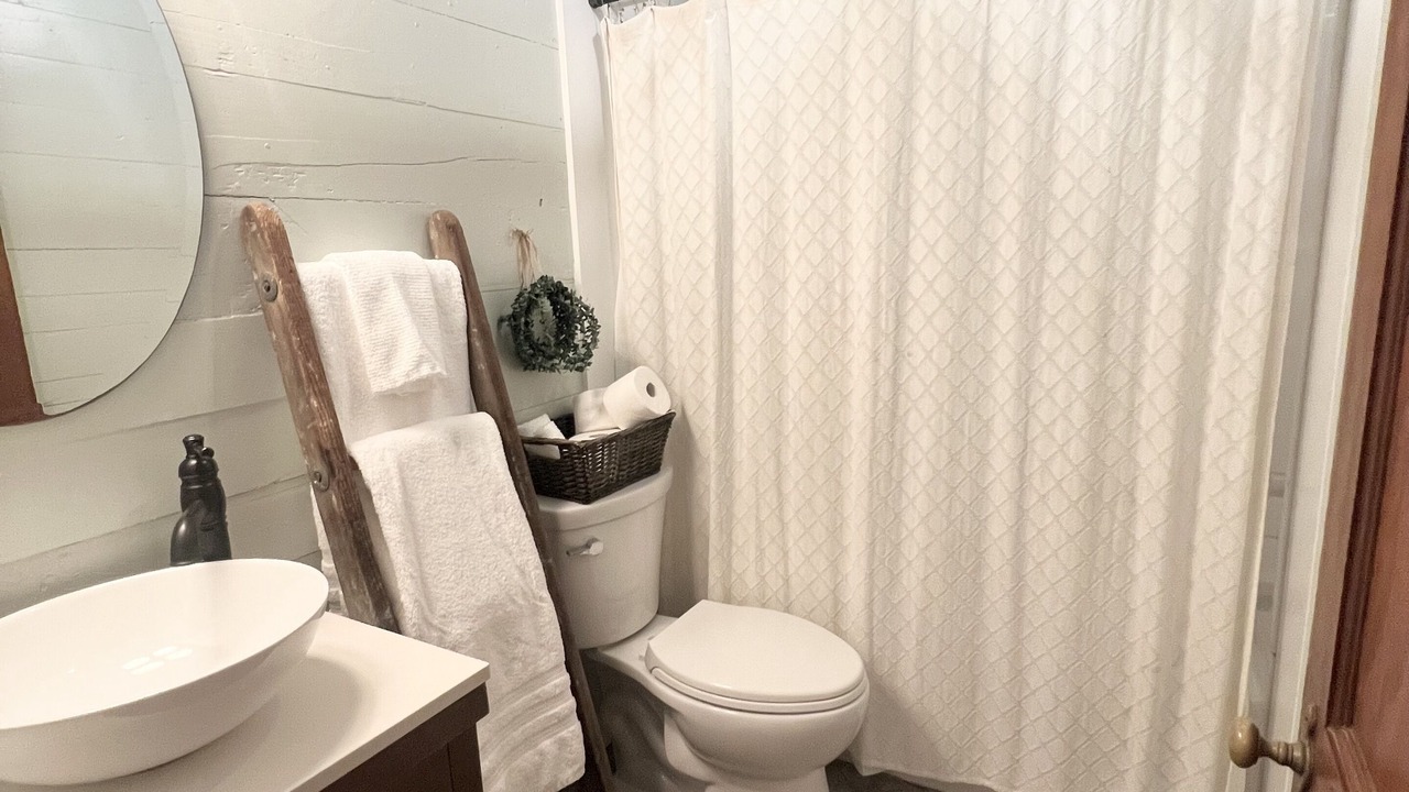 Photo of Bathroom in Flora
