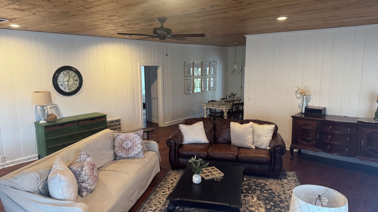 Photo of Livingroom in Flora