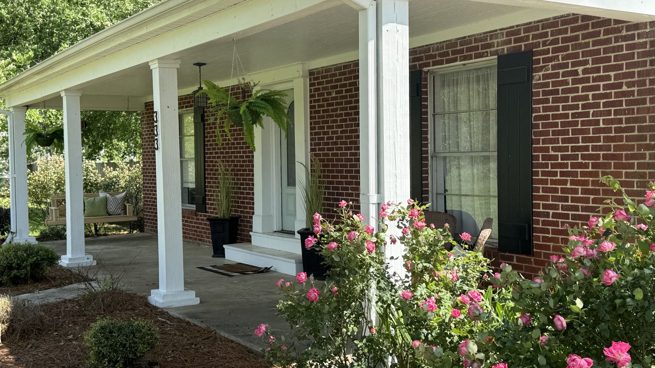 Photo of Patio Balcony in Flora