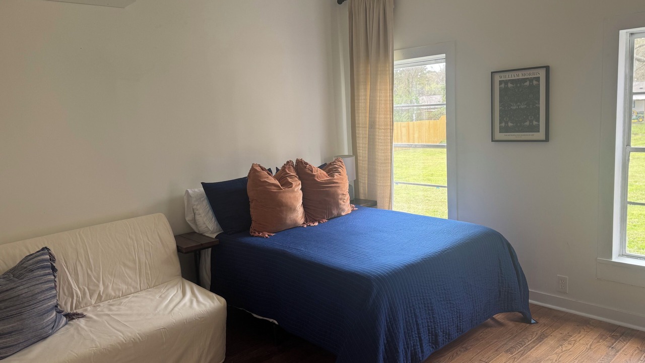 Photo of Bedroom in Flora