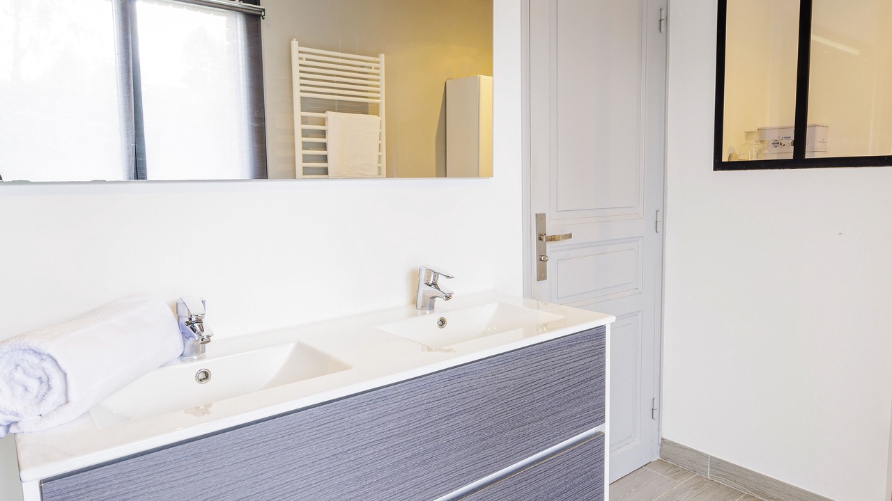 Photo of Bathroom in Saint-Nom-la-Breteche