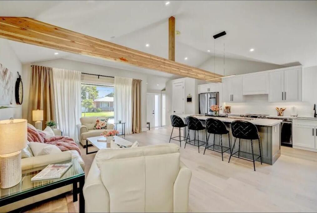 Photo of Livingroom in Lakeview