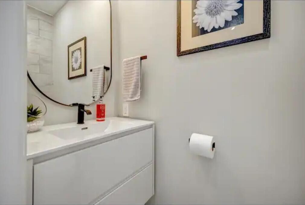 Photo of Bathroom in Lakeview