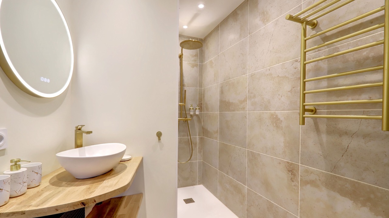 Photo of Bathroom in Minimes - Barriere de Paris