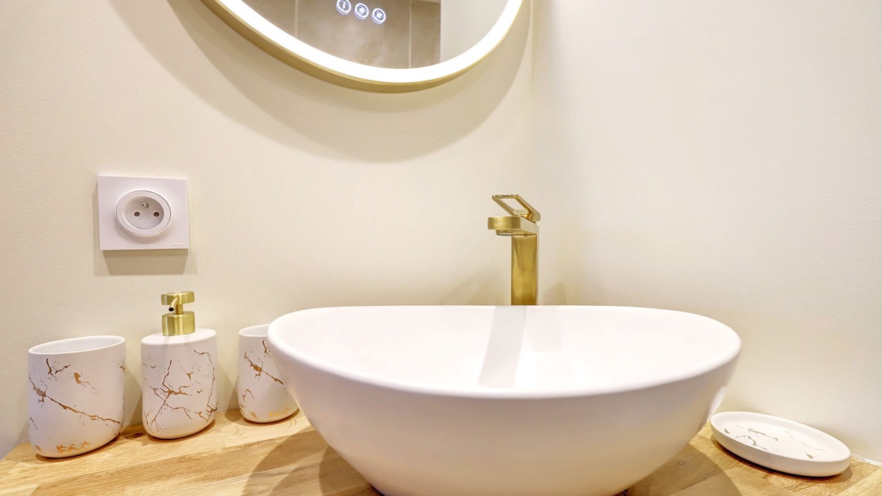 Photo of Bathroom in Minimes - Barriere de Paris