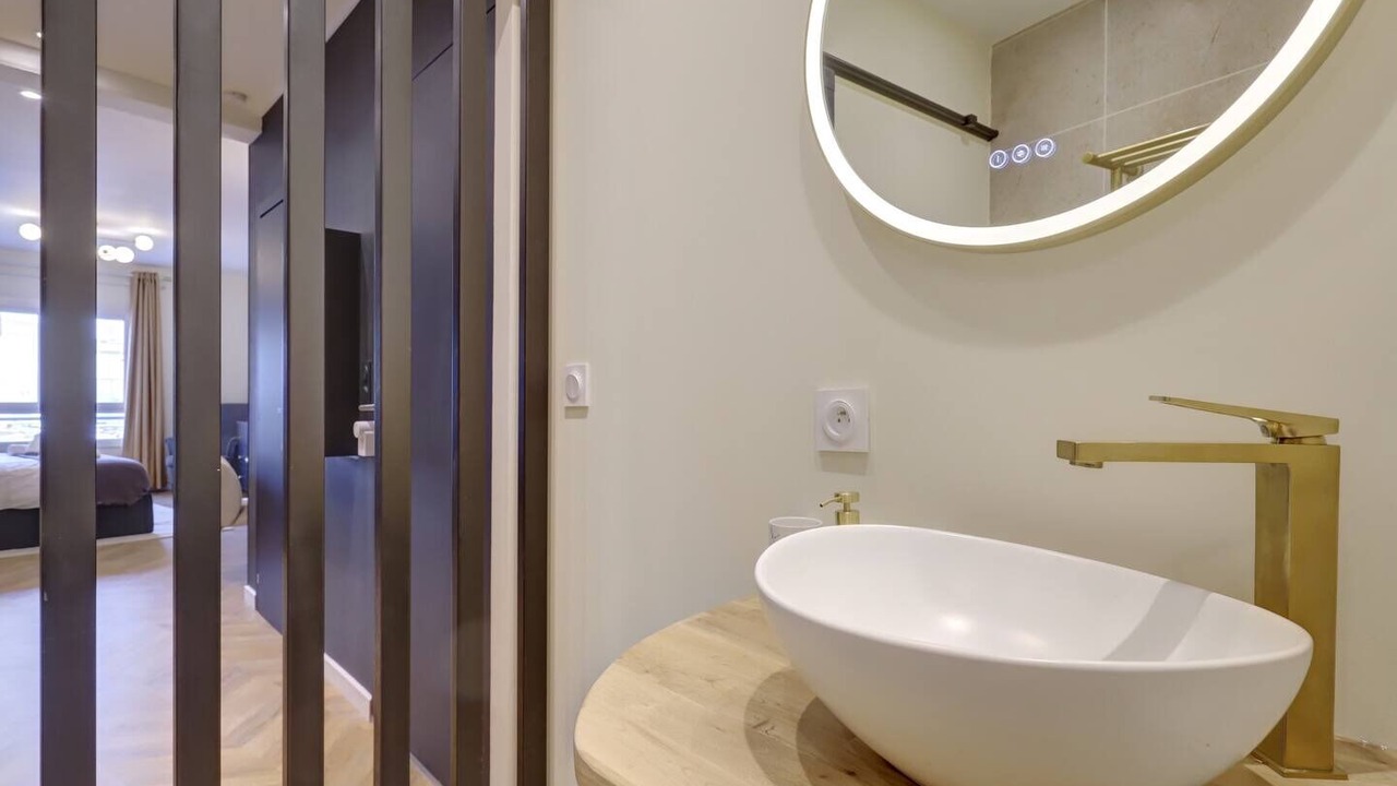 Photo of Bathroom in Minimes - Barriere de Paris