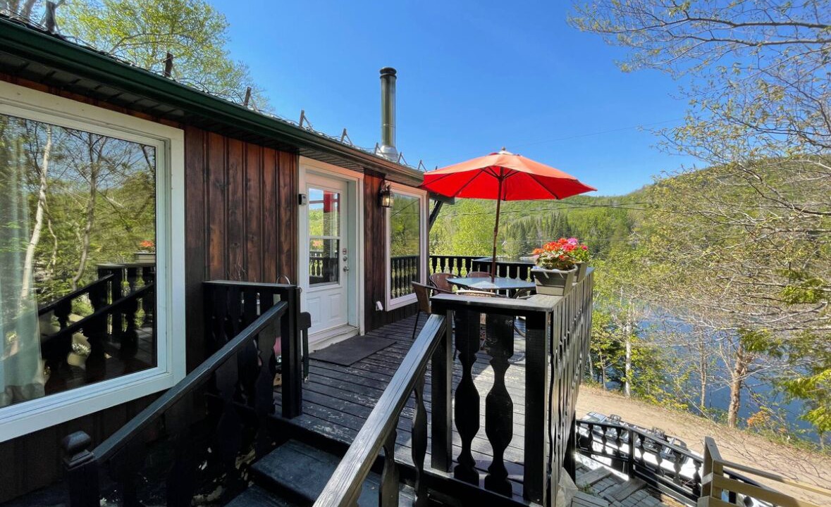Photo of Patio Balcony in Les Pays-d'en-Haut Regional County Municipality