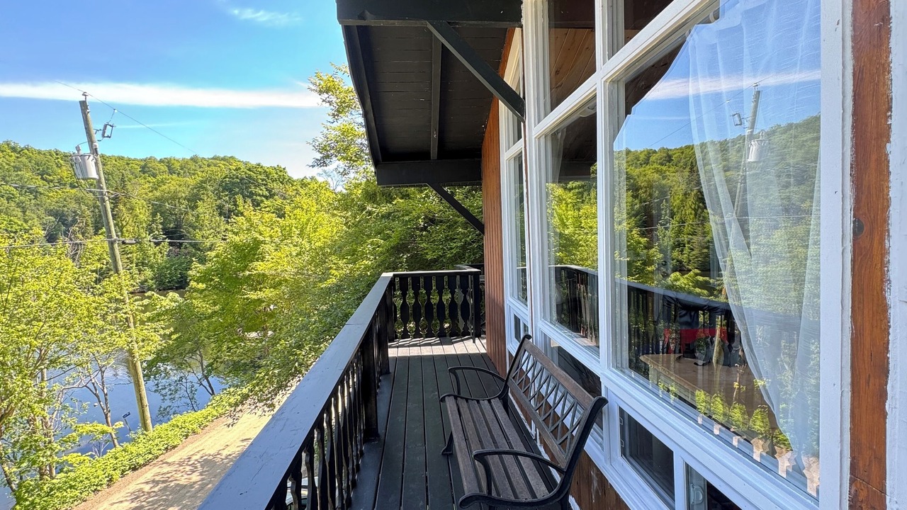 Photo of Patio Balcony in Les Pays-d'en-Haut Regional County Municipality