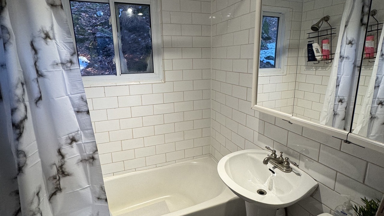 Photo of Bathroom in Les Pays-d'en-Haut Regional County Municipality