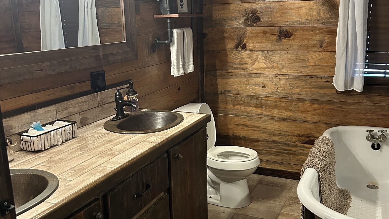 Photo of Bathroom in Lockesburg
