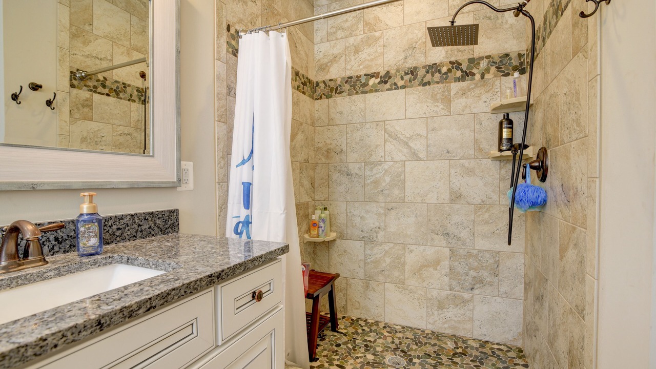 Photo of Bathroom in Louisa