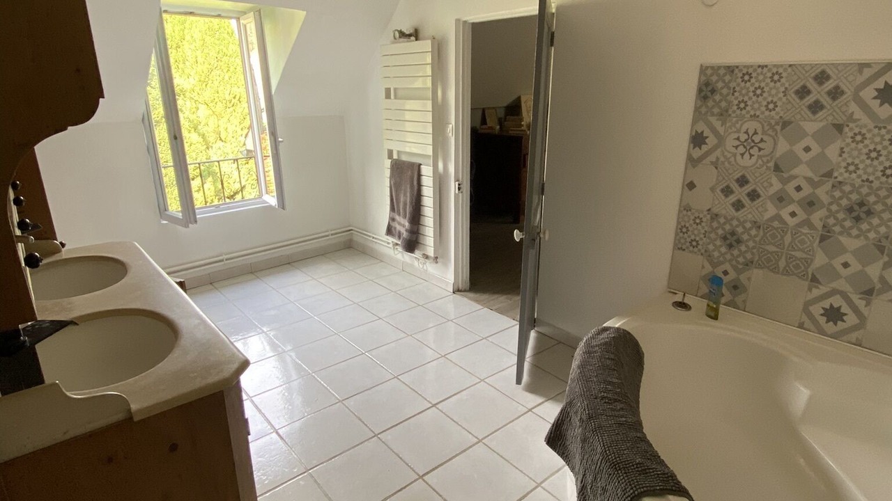 Photo of Bathroom in Montjavoult