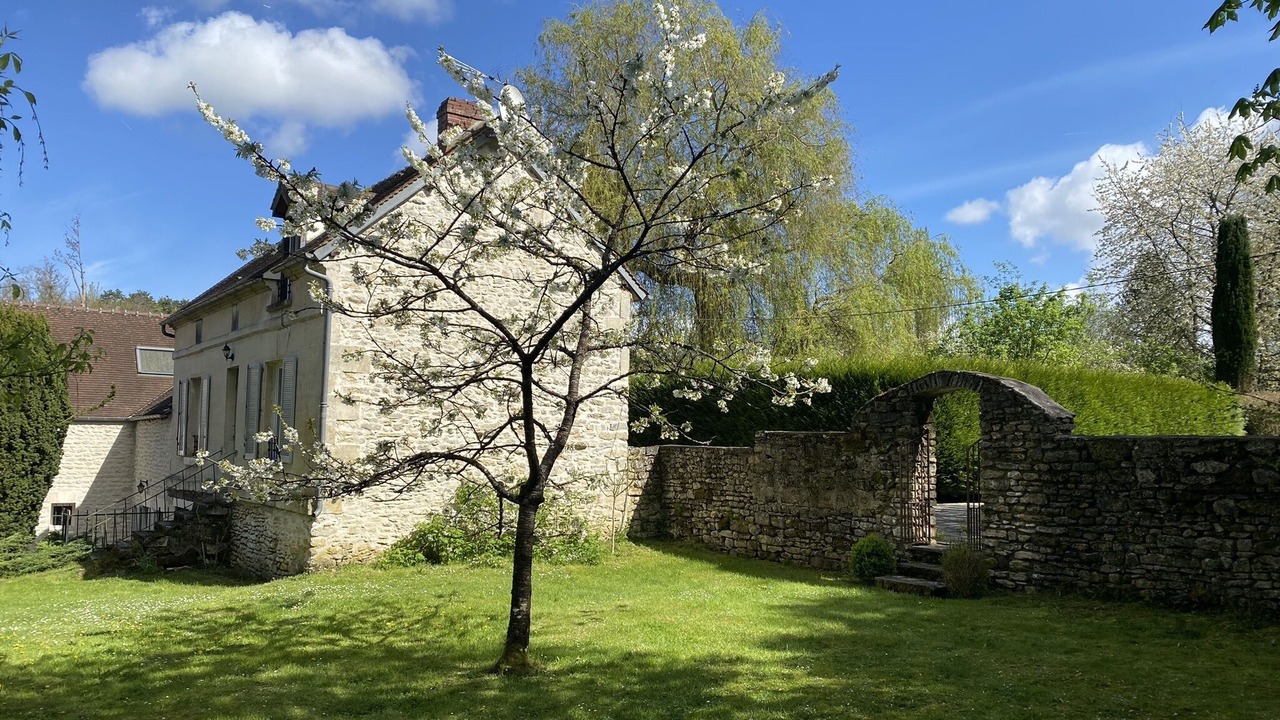 Photo of Outdoor in Montjavoult