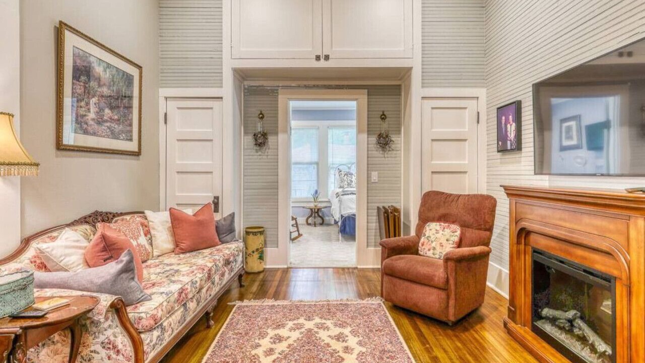 Photo of Livingroom in La Grange