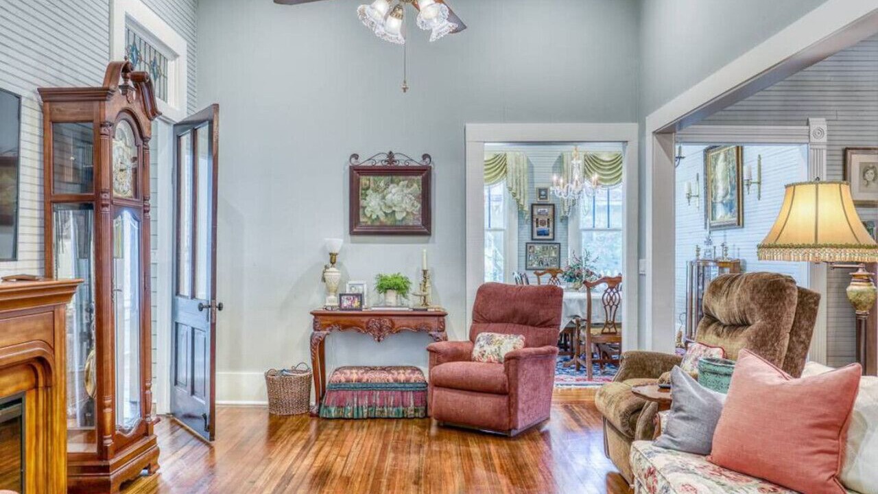 Photo of Livingroom in La Grange