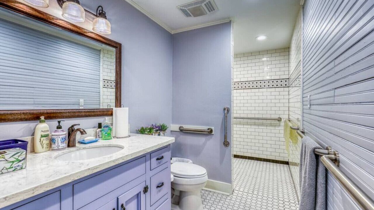 Photo of Bathroom in La Grange
