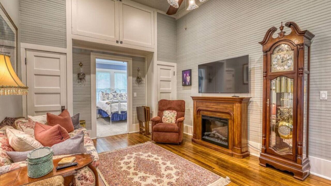 Photo of Livingroom in La Grange