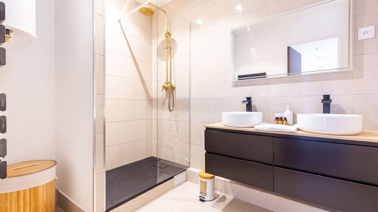 Photo of Bathroom in Quartier de la Salpetriere