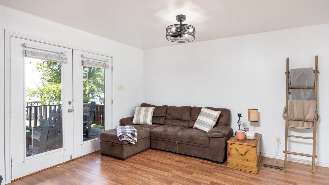 Photo of Livingroom in Flint