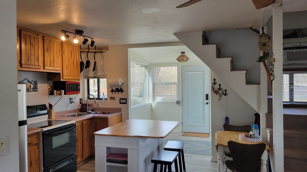 Photo of Kitchen in Navajo Dam