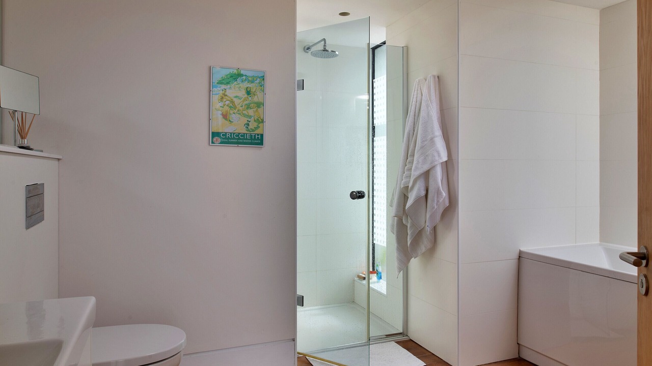 Photo of Bathroom in Criccieth