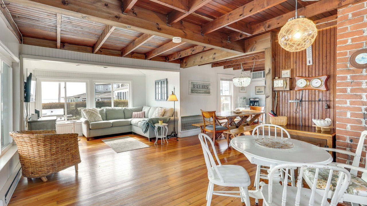 Photo of Livingroom in Westbrook Center