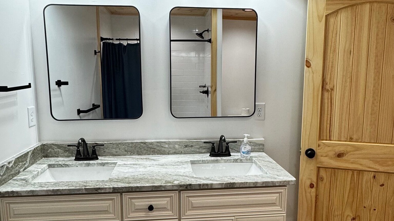 Photo of Bathroom in McCaysville