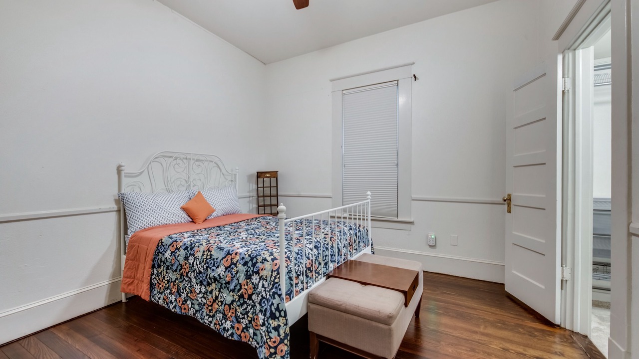 Photo of Bedroom in Junius Heights