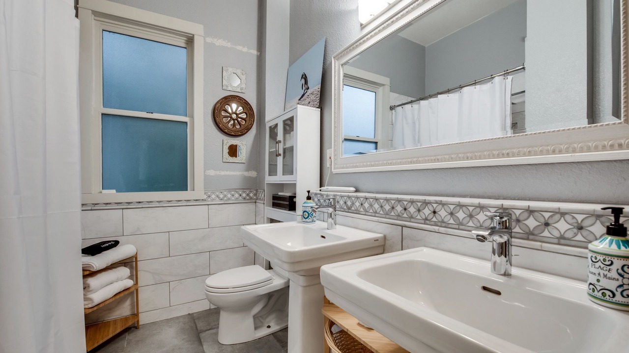 Photo of Bathroom in Junius Heights